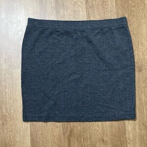 Loft xl stretchy patterned black and white mini skirt
